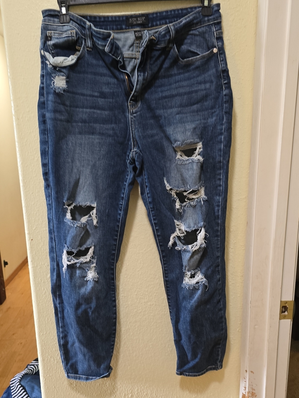 Judy Blue Women's Distressed Blue Ripped Jeans